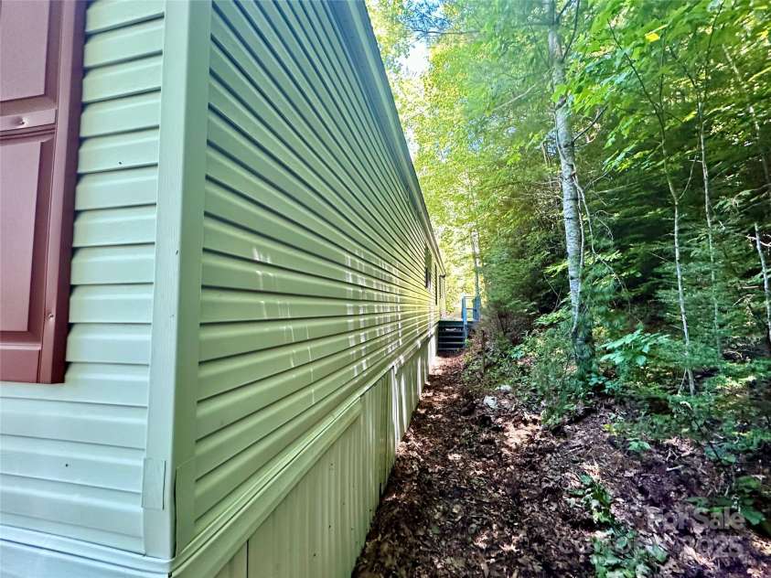 572 Blue Ridge Gem Stone Road, Spruce Pine, NC 28777.  MLS# CAR4279769, YatesRealty ID 25866. 