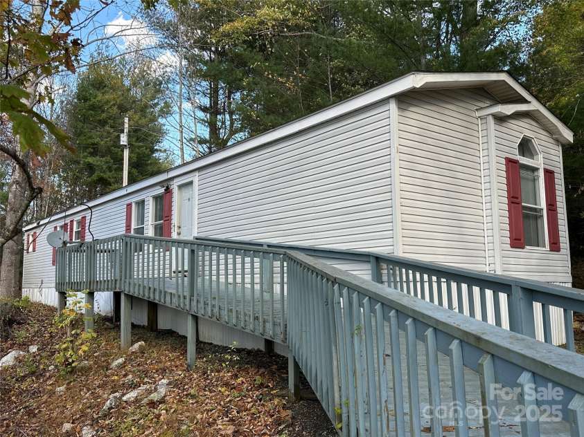 572 Blue Ridge Gem Stone Road, Spruce Pine, NC 28777.  MLS# CAR4279769, YatesRealty ID 25866. 