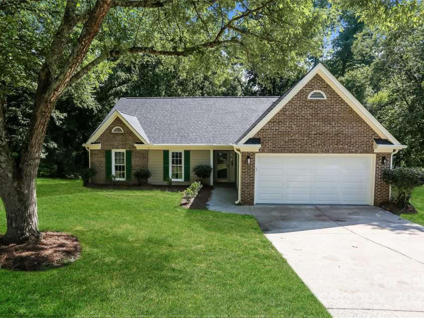 9409 Vera Jones Lane, Charlotte, NC 28213.  MLS# CAR4276915, YatesRealty ID 25868. 