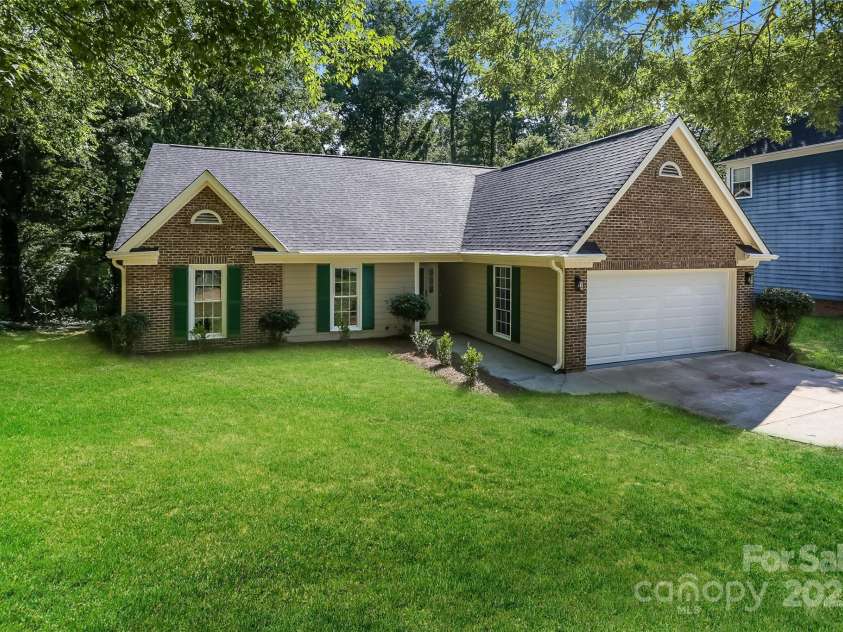 9409 Vera Jones Lane, Charlotte, NC 28213.  MLS# CAR4276915, YatesRealty ID 25868. 