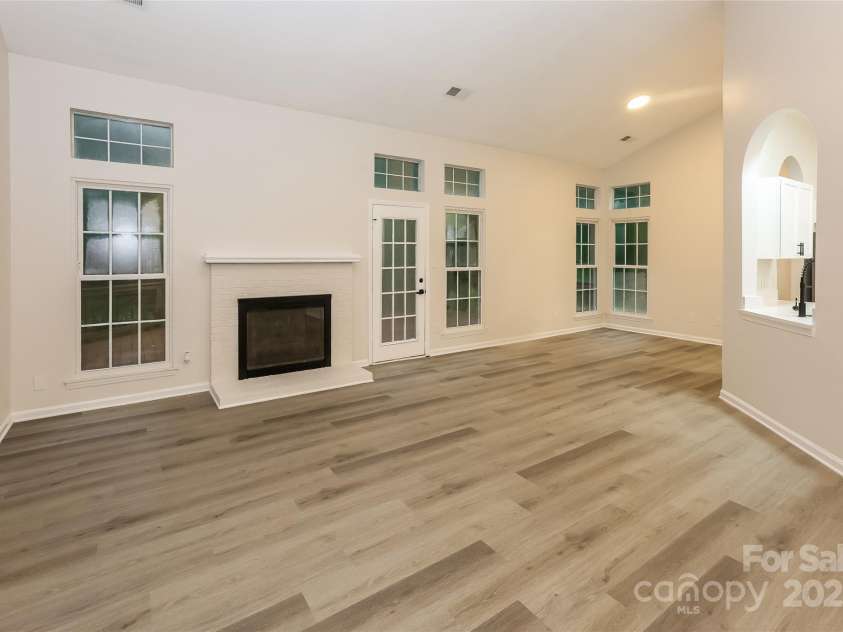 9409 Vera Jones Lane, Charlotte, NC 28213.  MLS# CAR4276915, YatesRealty ID 25868. 