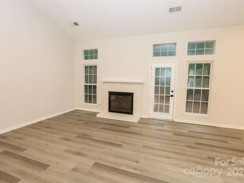 9409 Vera Jones Lane, Charlotte, NC 28213.  MLS# CAR4276915, YatesRealty ID 25868. 