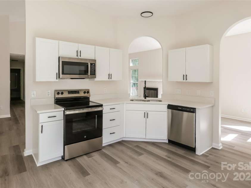 9409 Vera Jones Lane, Charlotte, NC 28213.  MLS# CAR4276915, YatesRealty ID 25868. 