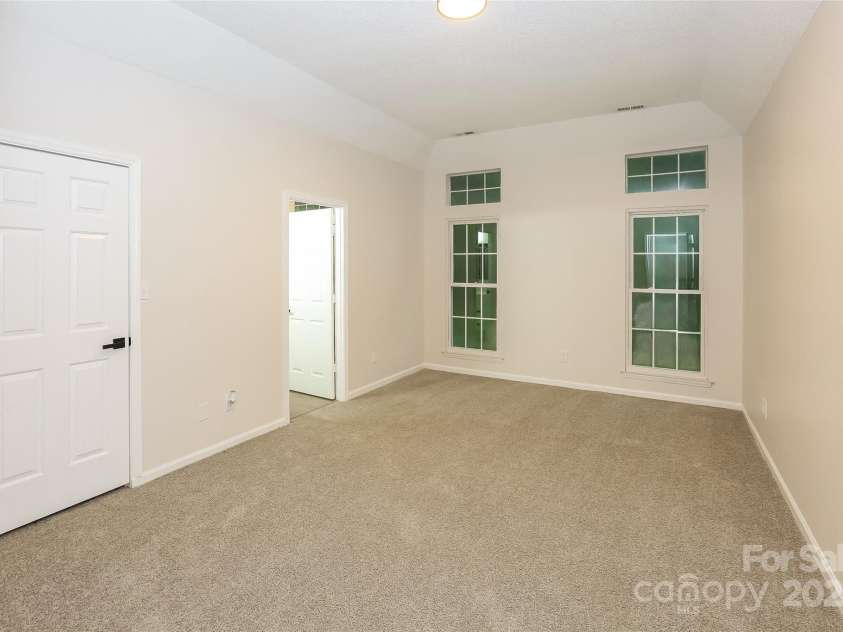 9409 Vera Jones Lane, Charlotte, NC 28213.  MLS# CAR4276915, YatesRealty ID 25868. 