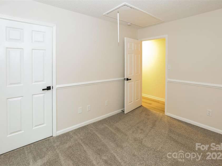 9409 Vera Jones Lane, Charlotte, NC 28213.  MLS# CAR4276915, YatesRealty ID 25868. 