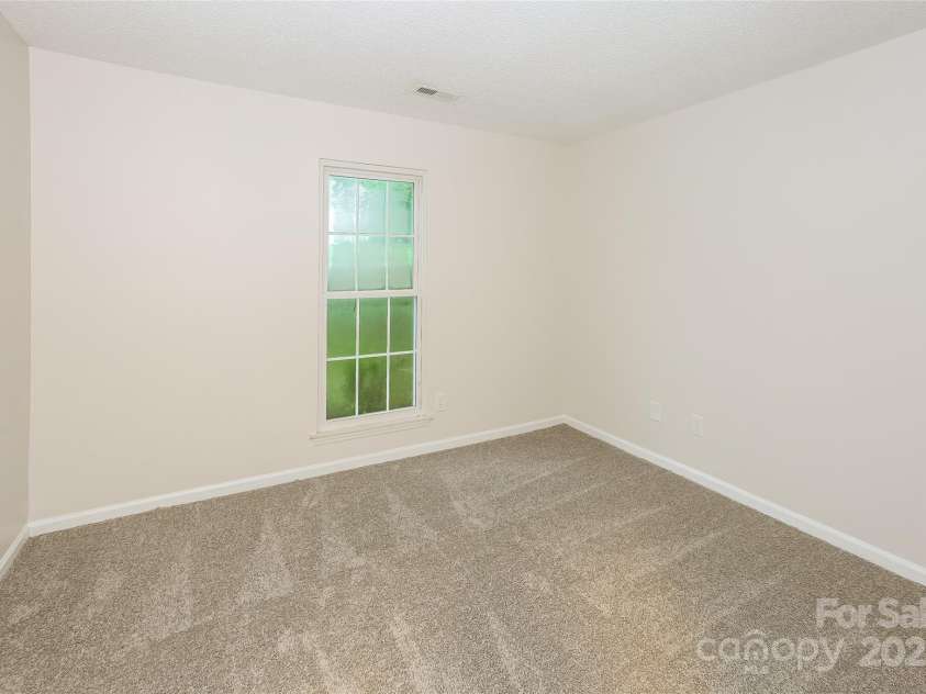 9409 Vera Jones Lane, Charlotte, NC 28213.  MLS# CAR4276915, YatesRealty ID 25868. 