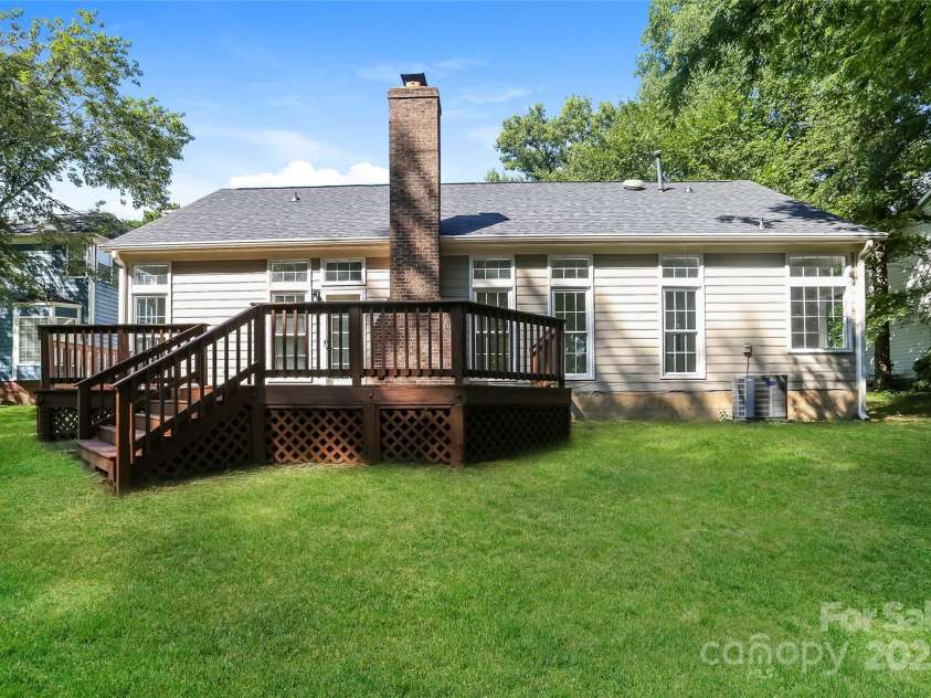 9409 Vera Jones Lane, Charlotte, NC 28213.  MLS# CAR4276915, YatesRealty ID 25868. 