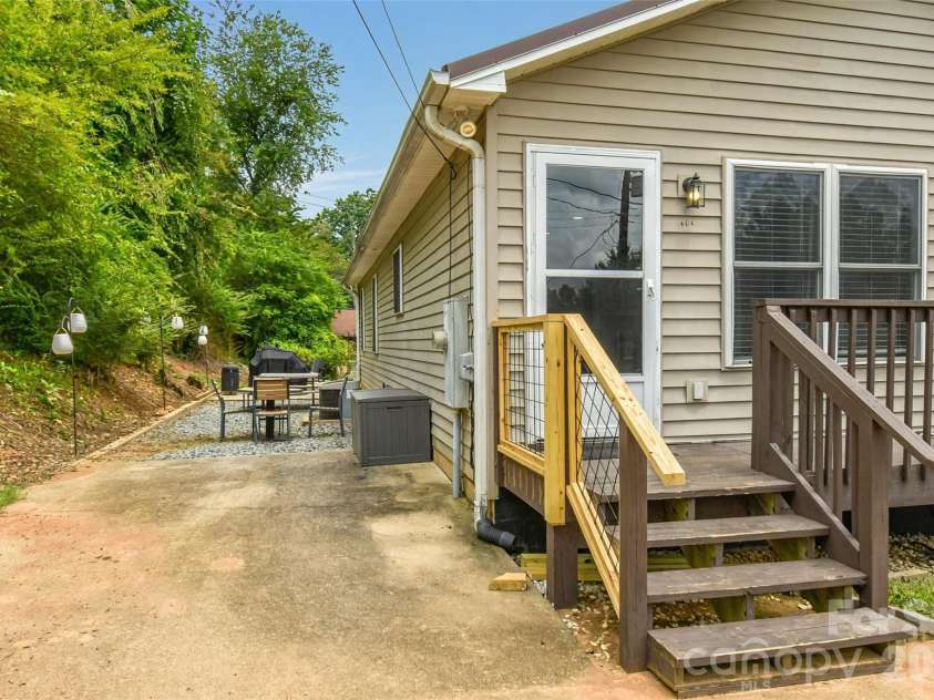 110 West Lane, Brevard, NC 28712.  MLS# CAR4336344, YatesRealty ID 2587. 