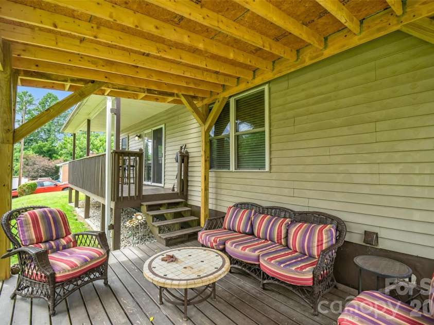 110 West Lane, Brevard, NC 28712.  MLS# CAR4336344, YatesRealty ID 2587. 