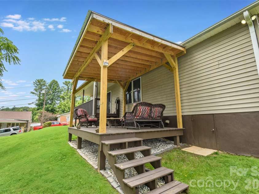 110 West Lane, Brevard, NC 28712.  MLS# CAR4336344, YatesRealty ID 2587. 