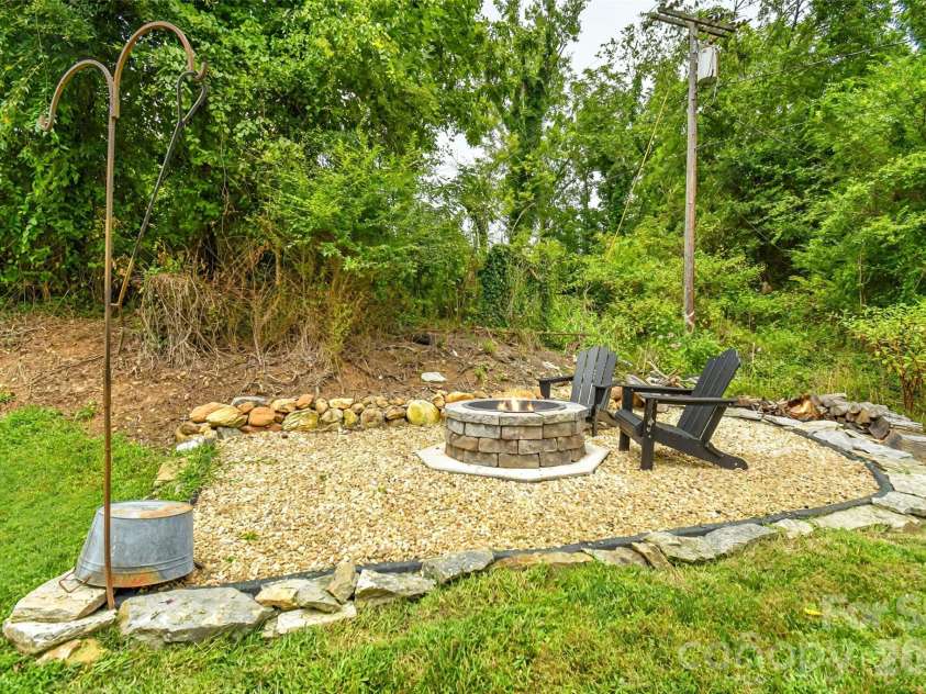 110 West Lane, Brevard, NC 28712.  MLS# CAR4336344, YatesRealty ID 2587. 