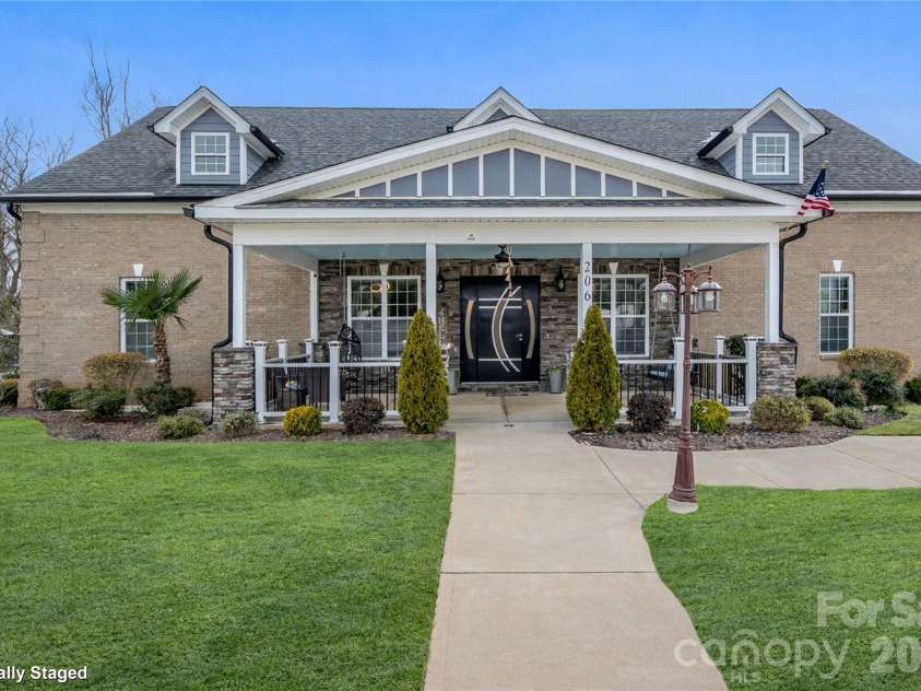 206 Cedar Drive, Salisbury, NC 28147.  MLS# CAR4342047, YatesRealty ID 2587. 