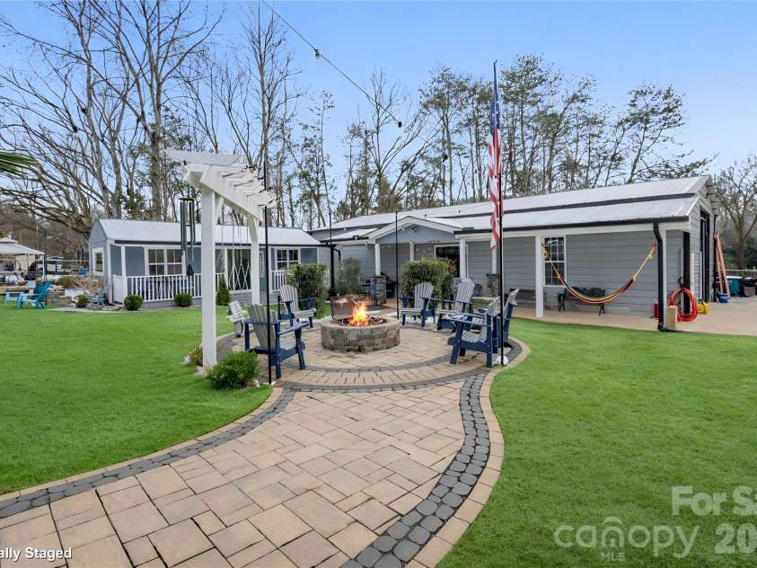 206 Cedar Drive, Salisbury, NC 28147.  MLS# CAR4342047, YatesRealty ID 2587. 