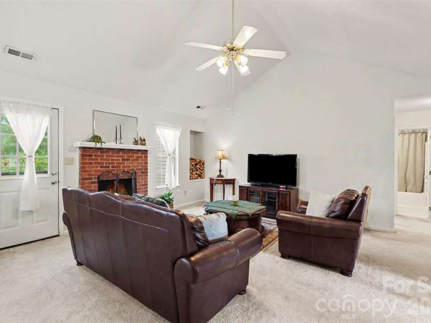 1010 Ridgefield Circle, Indian Trail, NC 28079.  MLS# CAR4385129, YatesRealty ID 25870. 