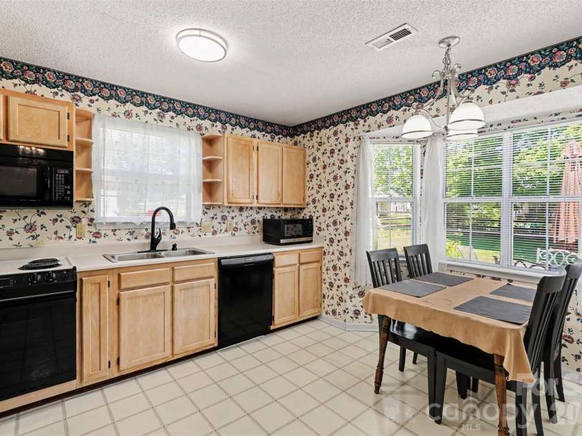 1010 Ridgefield Circle, Indian Trail, NC 28079.  MLS# CAR4385129, YatesRealty ID 25870. 