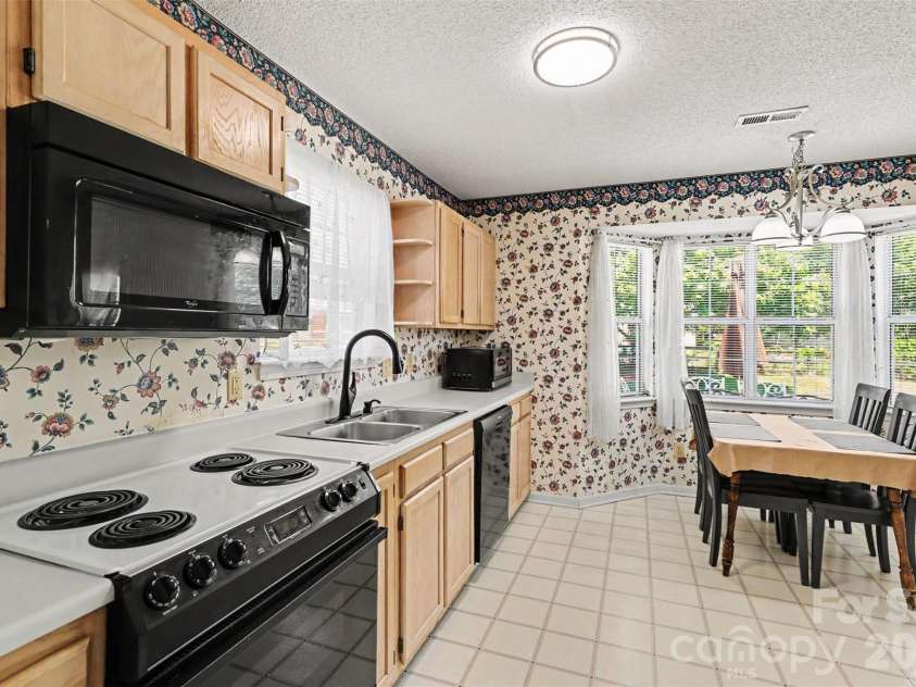 1010 Ridgefield Circle, Indian Trail, NC 28079.  MLS# CAR4385129, YatesRealty ID 25870. 