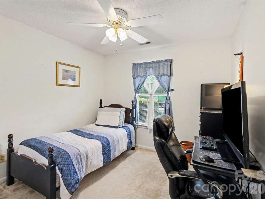1010 Ridgefield Circle, Indian Trail, NC 28079.  MLS# CAR4385129, YatesRealty ID 25870. 