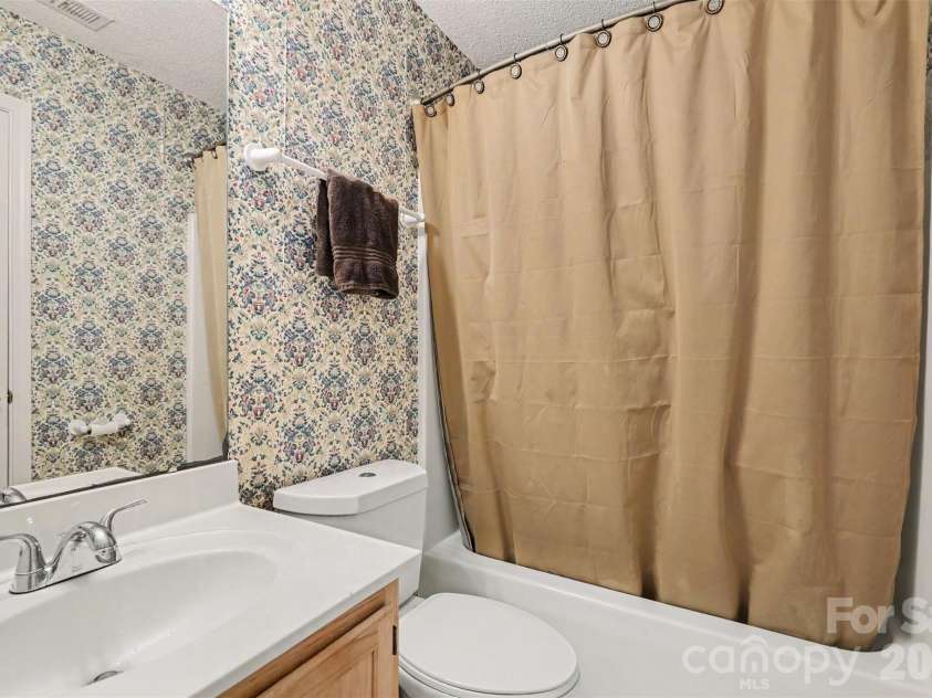 1010 Ridgefield Circle, Indian Trail, NC 28079.  MLS# CAR4385129, YatesRealty ID 25870. 