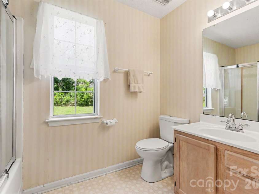 1010 Ridgefield Circle, Indian Trail, NC 28079.  MLS# CAR4385129, YatesRealty ID 25870. 