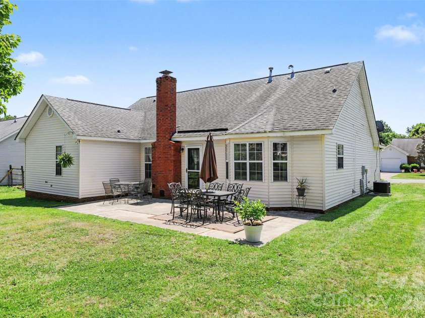1010 Ridgefield Circle, Indian Trail, NC 28079.  MLS# CAR4385129, YatesRealty ID 25870. 