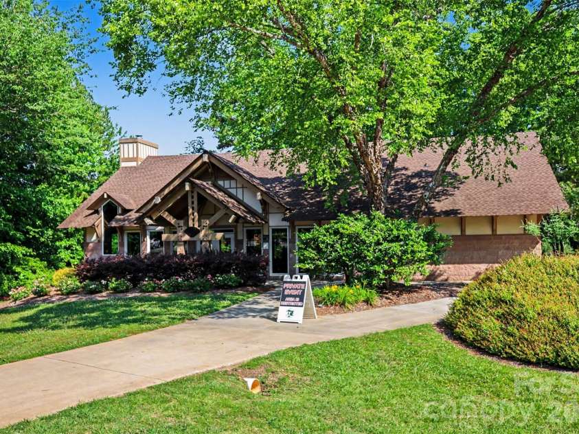 1010 Ridgefield Circle, Indian Trail, NC 28079.  MLS# CAR4385129, YatesRealty ID 25870. 