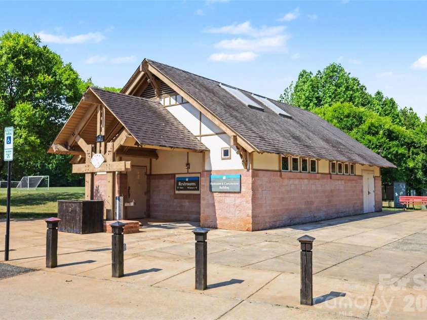 1010 Ridgefield Circle, Indian Trail, NC 28079.  MLS# CAR4385129, YatesRealty ID 25870. 