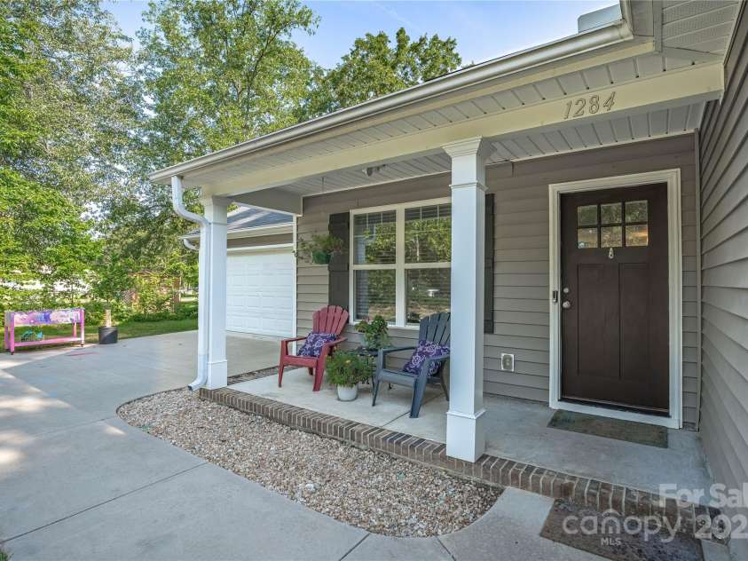 1284 Sand Oak Drive, Lugoff, SC 29078.  MLS# CAR4275028, YatesRealty ID 25870. 