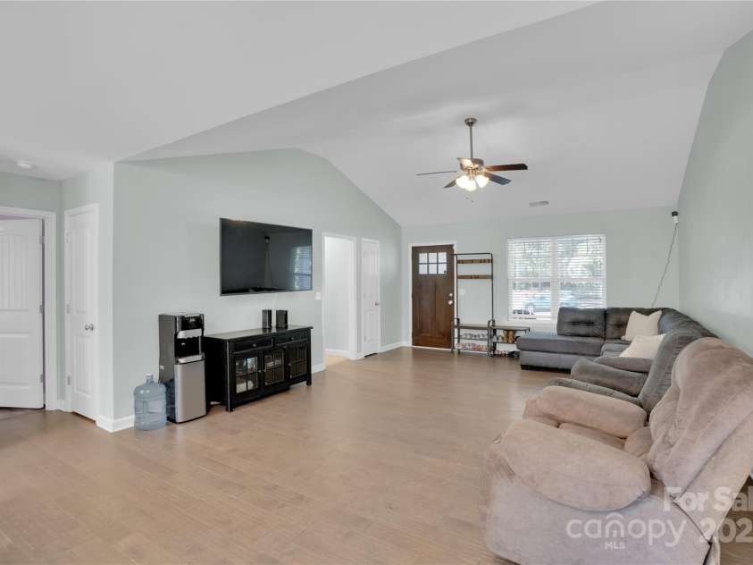 1284 Sand Oak Drive, Lugoff, SC 29078.  MLS# CAR4275028, YatesRealty ID 25870. 