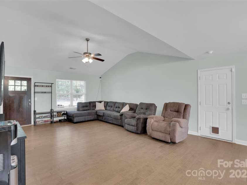 1284 Sand Oak Drive, Lugoff, SC 29078.  MLS# CAR4275028, YatesRealty ID 25870. 