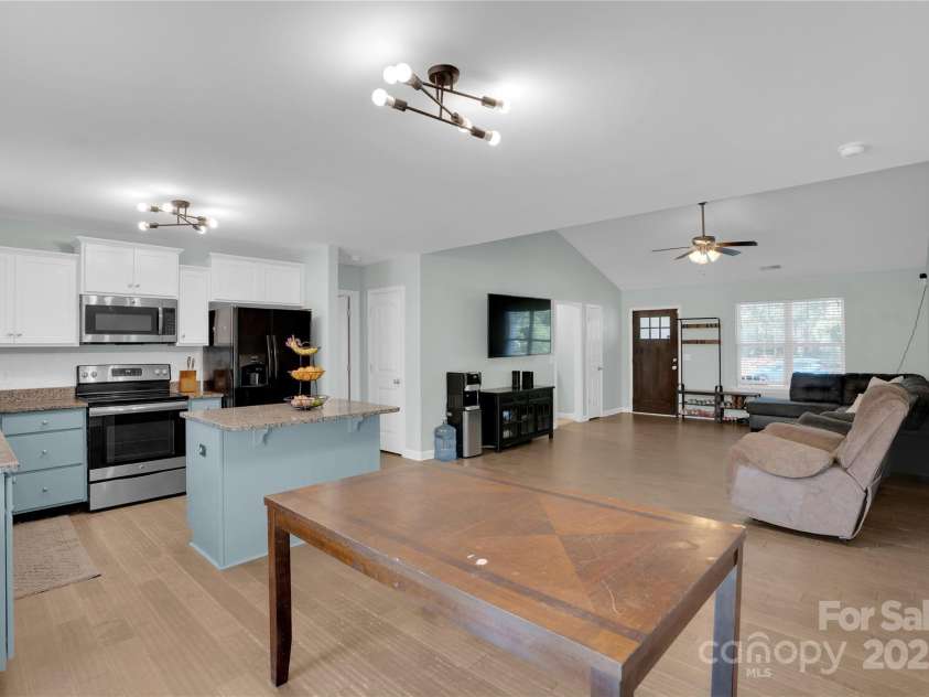 1284 Sand Oak Drive, Lugoff, SC 29078.  MLS# CAR4275028, YatesRealty ID 25870. 