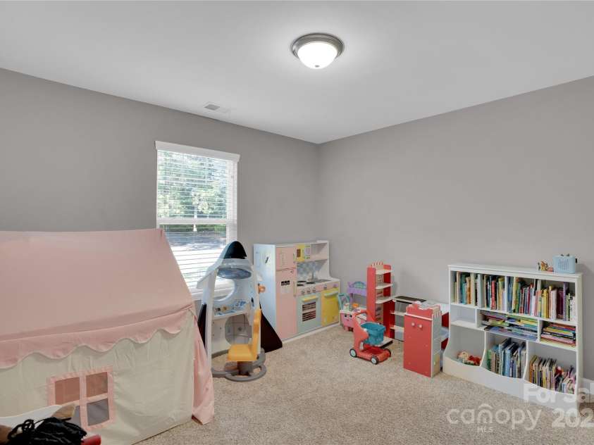 1284 Sand Oak Drive, Lugoff, SC 29078.  MLS# CAR4275028, YatesRealty ID 25870. 