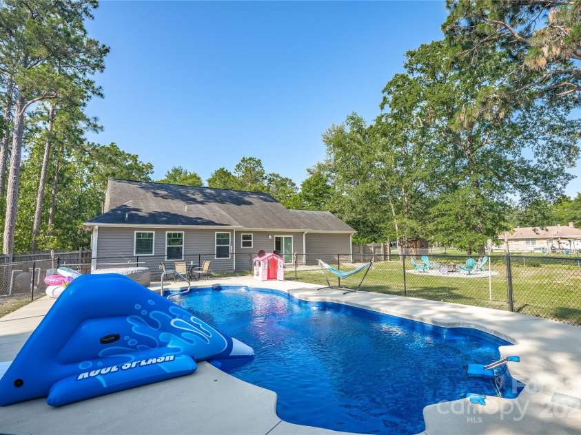 1284 Sand Oak Drive, Lugoff, SC 29078.  MLS# CAR4275028, YatesRealty ID 25870. 