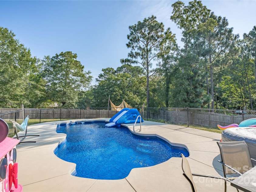 1284 Sand Oak Drive, Lugoff, SC 29078.  MLS# CAR4275028, YatesRealty ID 25870. 