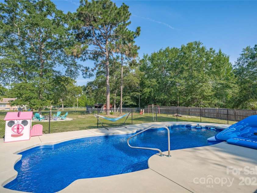 1284 Sand Oak Drive, Lugoff, SC 29078.  MLS# CAR4275028, YatesRealty ID 25870. 