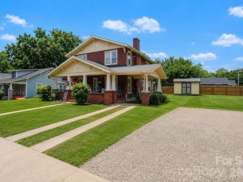 1302 Wilson W Lee Boulevard, Statesville, NC 28677.  MLS# CAR4387292, YatesRealty ID 25871. 