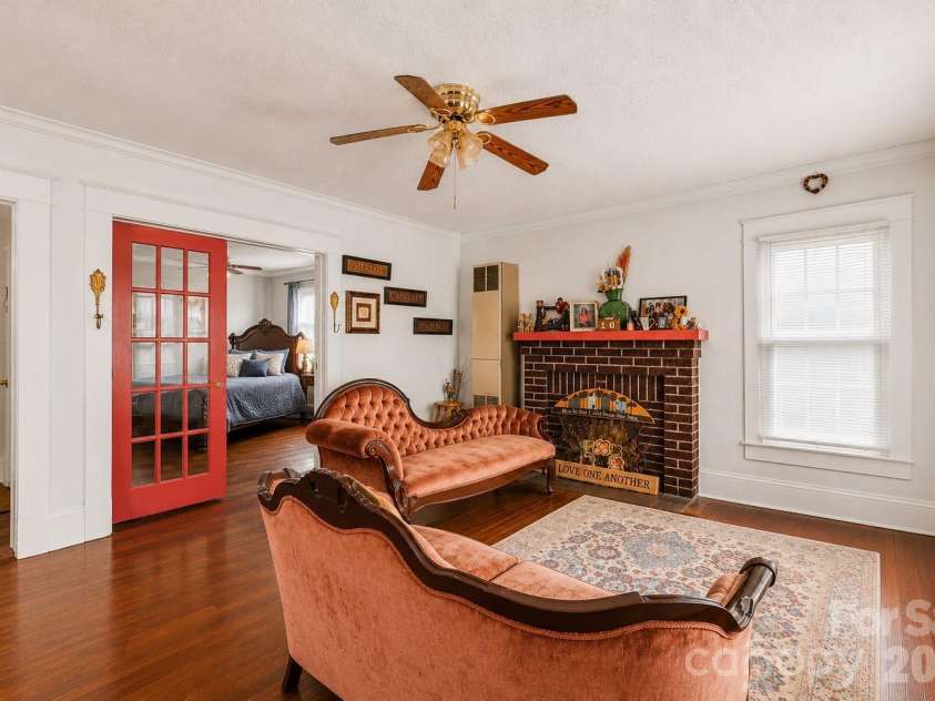 1302 Wilson W Lee Boulevard, Statesville, NC 28677.  MLS# CAR4387292, YatesRealty ID 25871. 