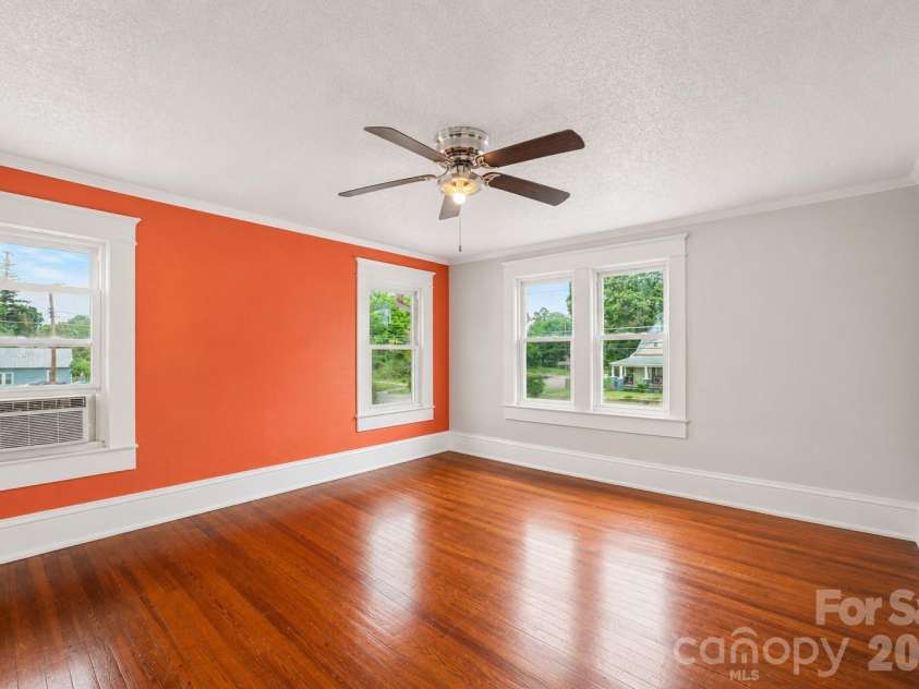 1302 Wilson W Lee Boulevard, Statesville, NC 28677.  MLS# CAR4387292, YatesRealty ID 25871. 