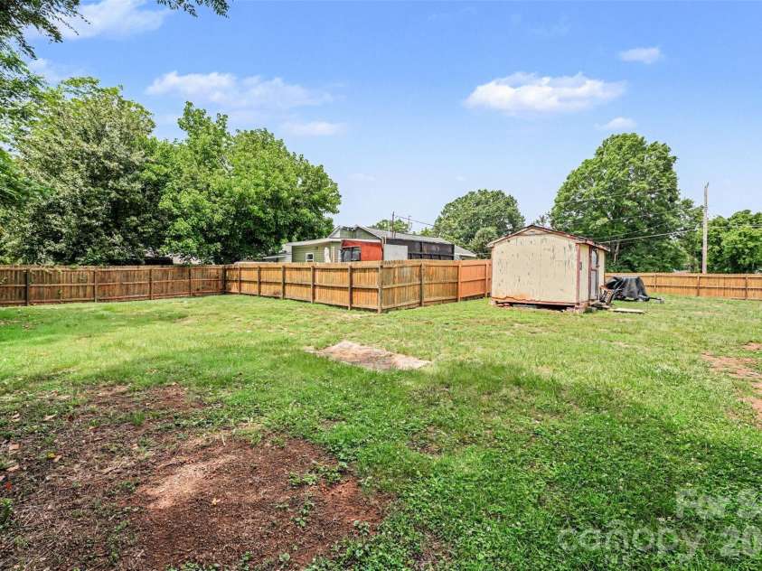 1302 Wilson W Lee Boulevard, Statesville, NC 28677.  MLS# CAR4387292, YatesRealty ID 25871. 