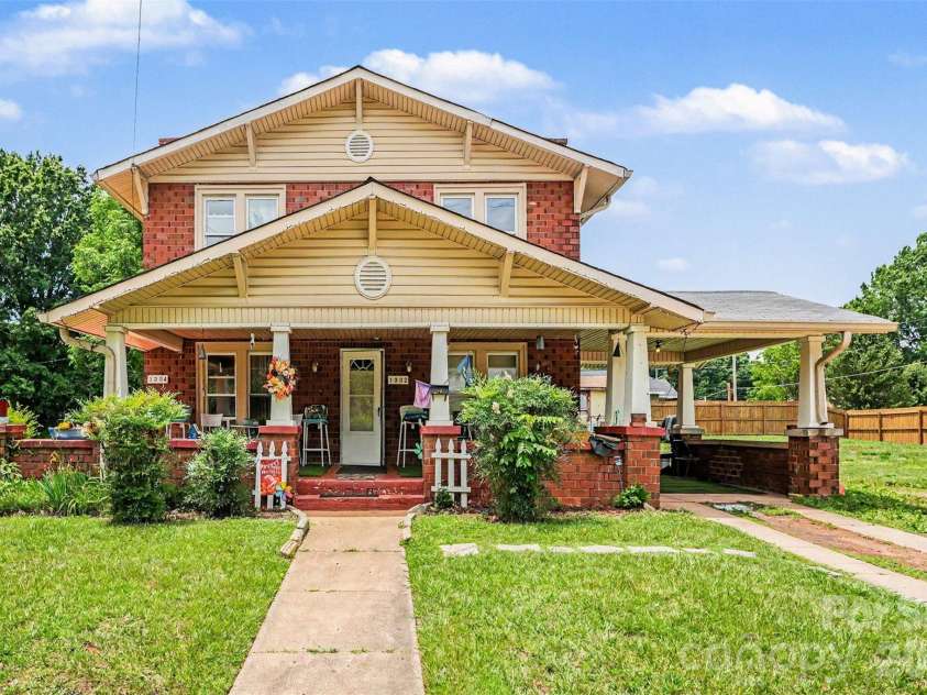 1302 Wilson W Lee Boulevard, Statesville, NC 28677.  MLS# CAR4387292, YatesRealty ID 25871. 
