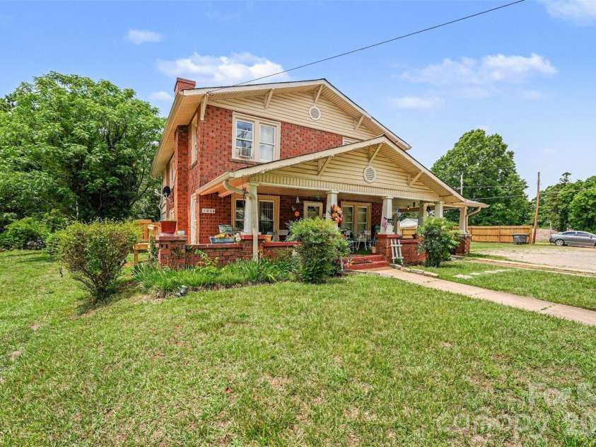 1302 Wilson W Lee Boulevard, Statesville, NC 28677.  MLS# CAR4387292, YatesRealty ID 25871. 
