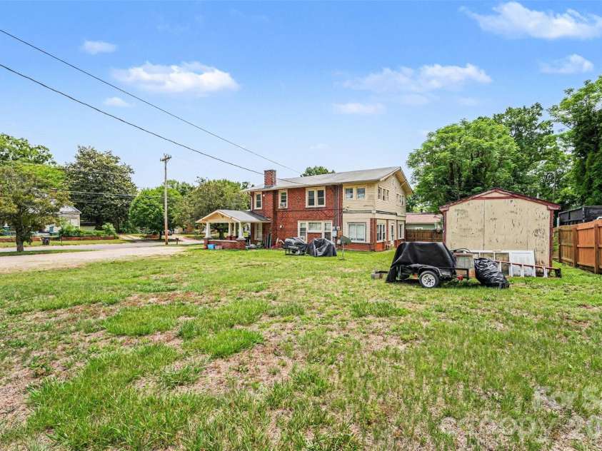 1302 Wilson W Lee Boulevard, Statesville, NC 28677.  MLS# CAR4387292, YatesRealty ID 25871. 