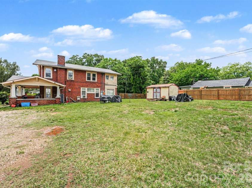 1302 Wilson W Lee Boulevard, Statesville, NC 28677.  MLS# CAR4387292, YatesRealty ID 25871. 