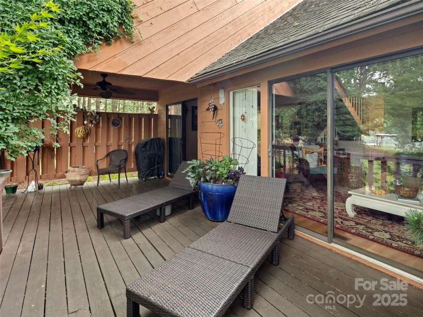 8 Village Drive, Asheville, NC 28803.  MLS# CAR4279878, YatesRealty ID 25871. 