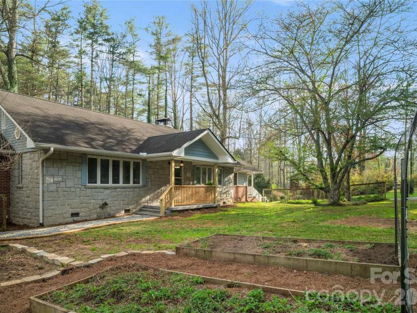 3002 Kanuga Road, Hendersonville, NC 28739.  MLS# CAR4364406, YatesRealty ID 25872. 