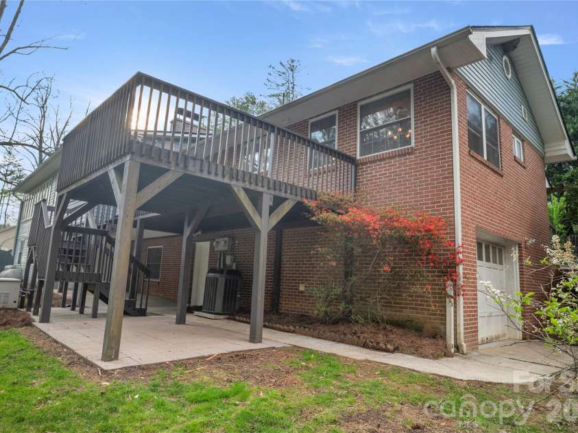 3002 Kanuga Road, Hendersonville, NC 28739.  MLS# CAR4364406, YatesRealty ID 25872. 