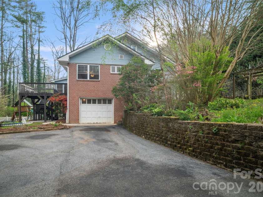 3002 Kanuga Road, Hendersonville, NC 28739.  MLS# CAR4364406, YatesRealty ID 25872. 