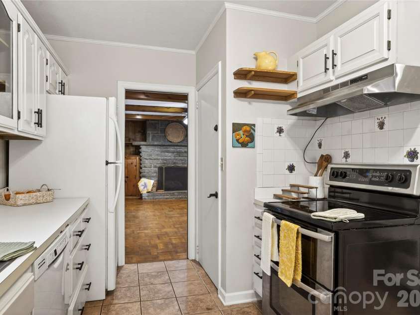 3002 Kanuga Road, Hendersonville, NC 28739.  MLS# CAR4364406, YatesRealty ID 25872. 