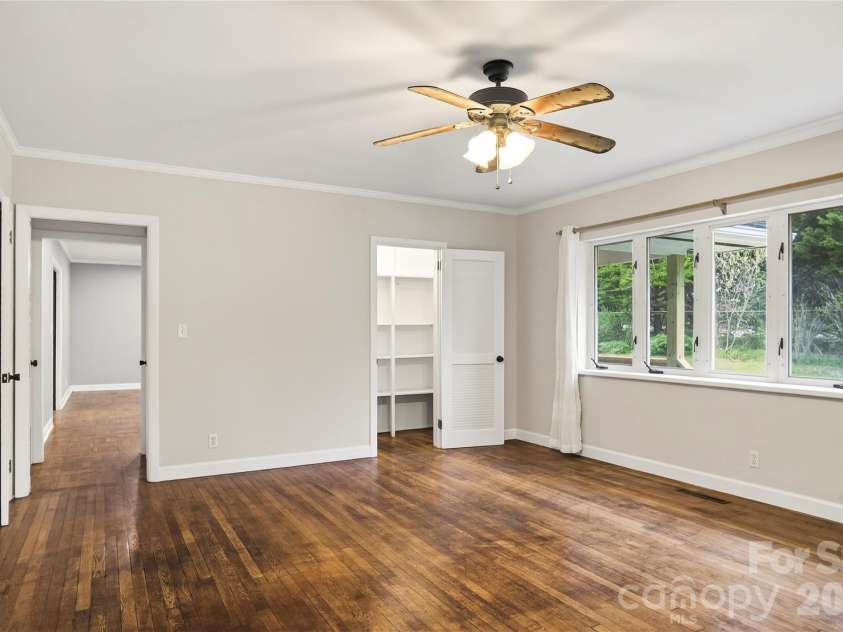 3002 Kanuga Road, Hendersonville, NC 28739.  MLS# CAR4364406, YatesRealty ID 25872. 
