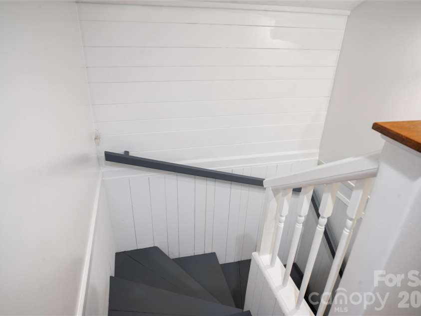 3002 Kanuga Road, Hendersonville, NC 28739.  MLS# CAR4364406, YatesRealty ID 25872. 