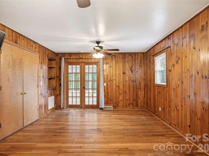 3002 Kanuga Road, Hendersonville, NC 28739.  MLS# CAR4364406, YatesRealty ID 25872. 